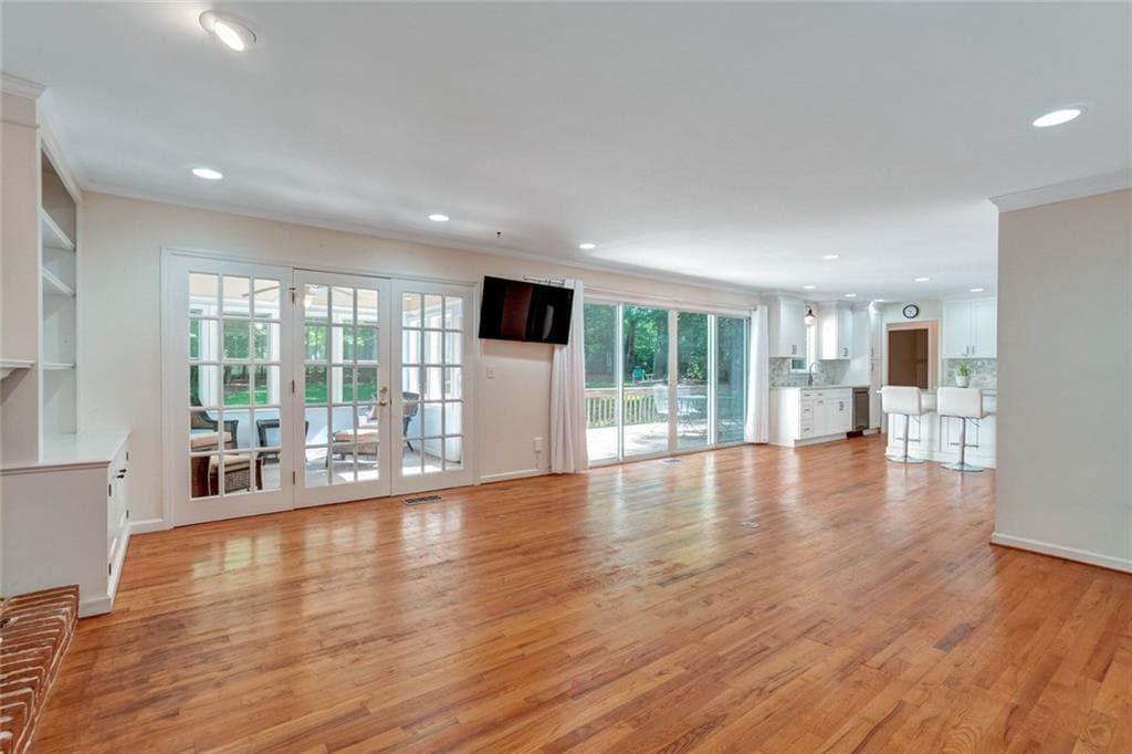 4 bedroom, 3 bathroom, 2,356 sq ft single family residence for rent at 295 Oakmere Road, Alpharetta, GA 30009 for $4,250 a month — photo 3