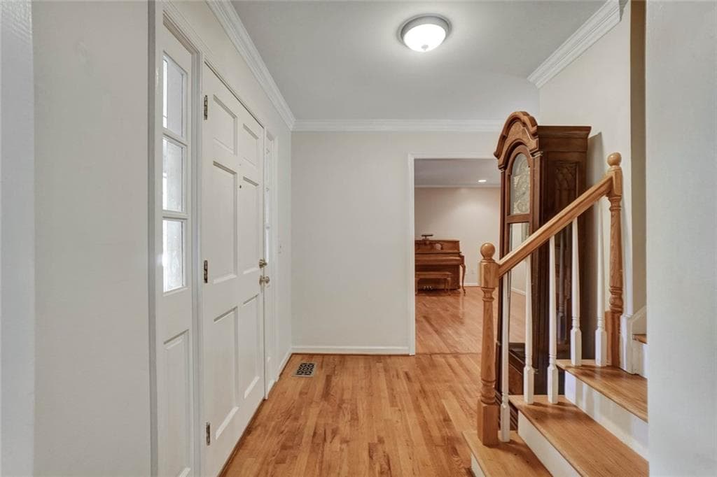 4 bedroom, 3 bathroom, 2,356 sq ft single family residence for rent at 295 Oakmere Road, Alpharetta, GA 30009 for $4,250 a month — photo 6