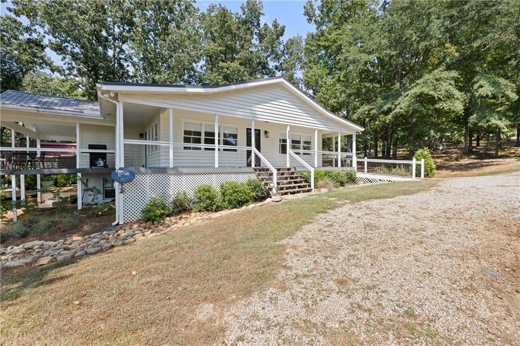 3 bedroom, 3 bathroom, 3,500 sq ft single family residence for sale at 1631 ARROWHEAD Road, Greensboro, GA 30642 — photo 3