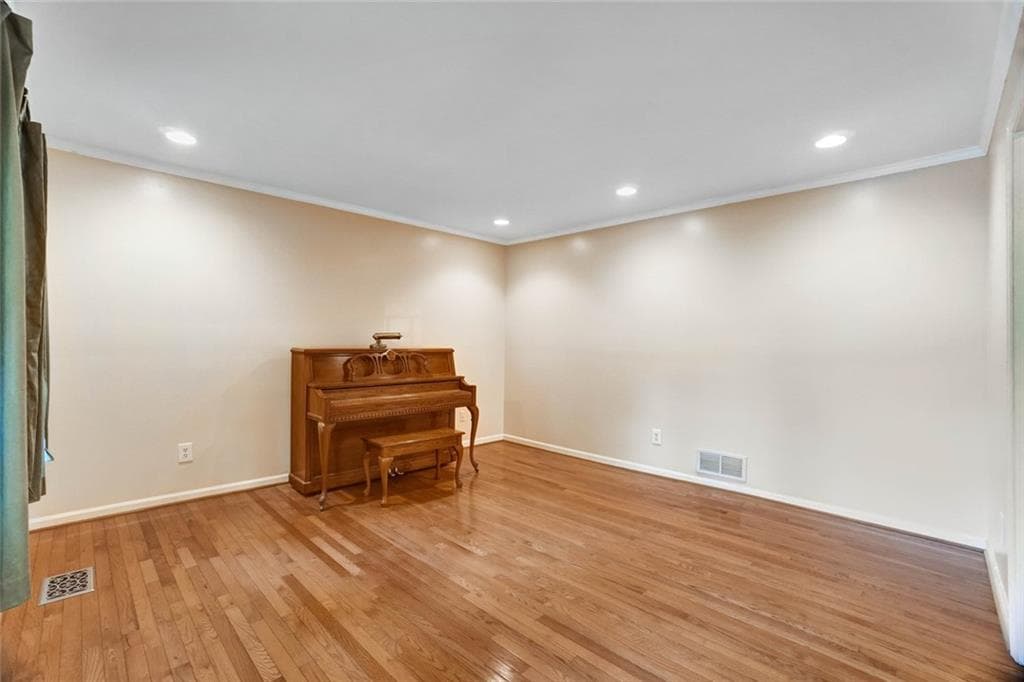 4 bedroom, 3 bathroom, 2,356 sq ft single family residence for rent at 295 Oakmere Road, Alpharetta, GA 30009 for $4,250 a month — photo 7