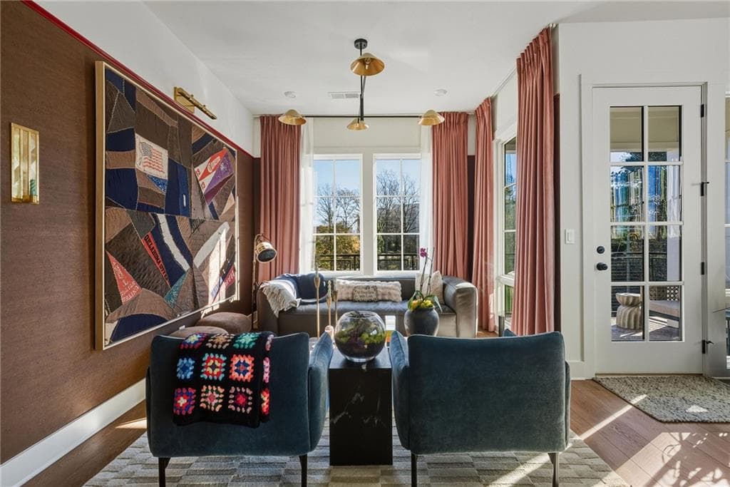 2 bedroom, 2 bathroom, 921 sq ft condominium for rent at 962 Bibbs Circle 7, Atlanta, GA 30318 for $2,800 a month — photo 3
