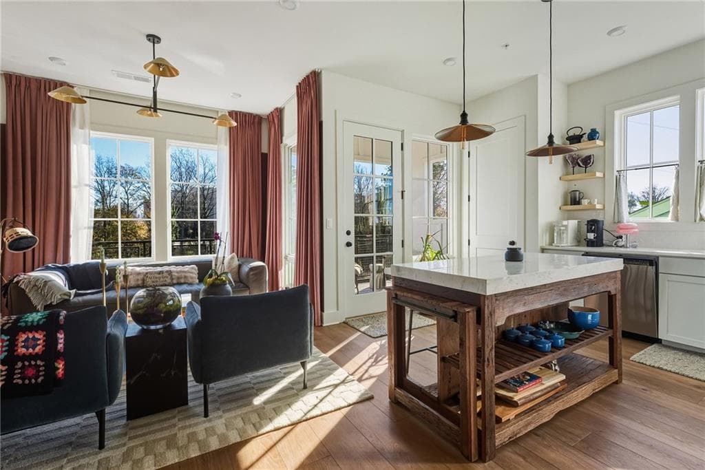 2 bedroom, 2 bathroom, 921 sq ft condominium for rent at 962 Bibbs Circle 7, Atlanta, GA 30318 for $2,800 a month — photo 4