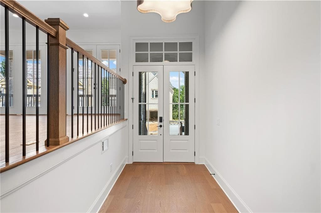 4 bedroom, 5 bathroom, 4,034 sq ft single family residence under contract at 3465 Commander Cove, Suwanee, GA 30024 — photo 10