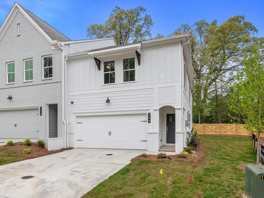 3 bedroom, 3 bathroom, 1,805 sq ft townhouse under contract at 300 Colsen Drive, Acworth, GA 30102 — photo 2