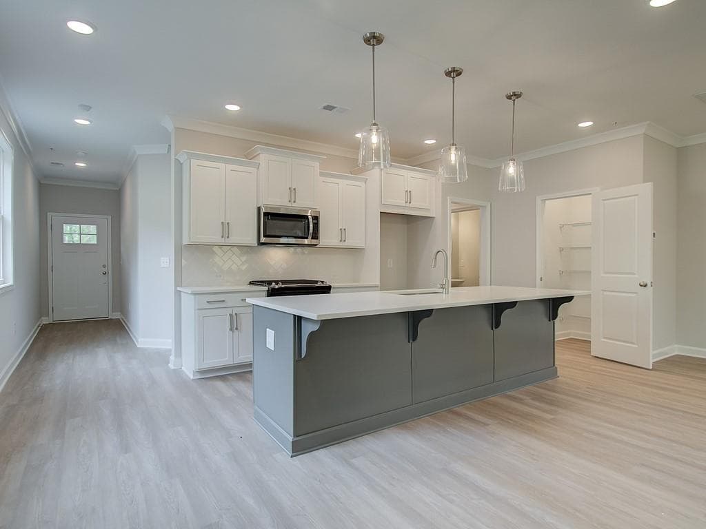 3 bedroom, 3 bathroom, 1,805 sq ft townhouse under contract at 300 Colsen Drive, Acworth, GA 30102 — photo 4