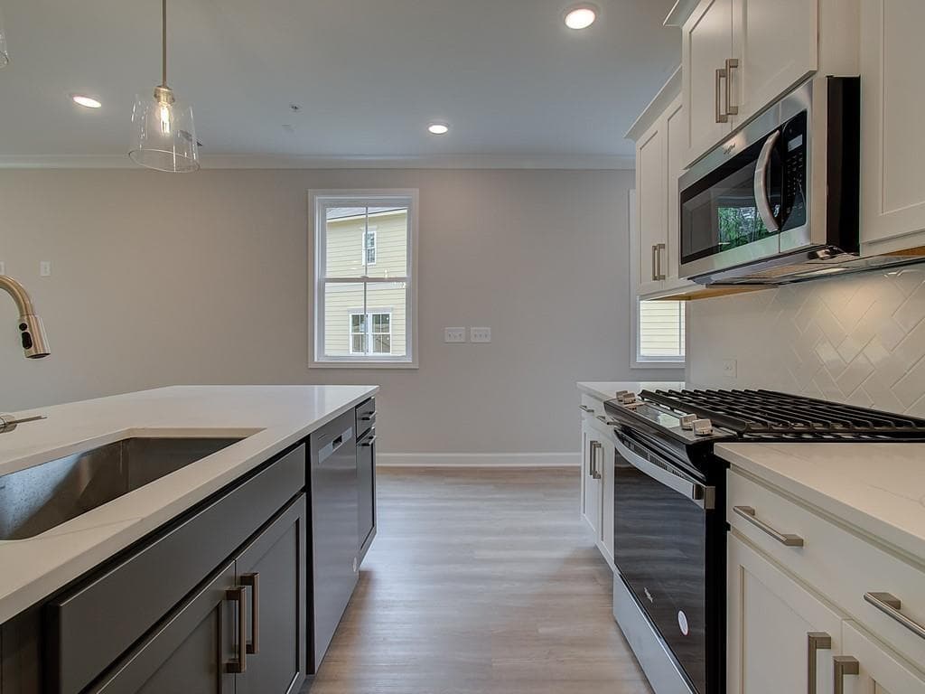 3 bedroom, 3 bathroom, 1,805 sq ft townhouse under contract at 300 Colsen Drive, Acworth, GA 30102 — photo 9