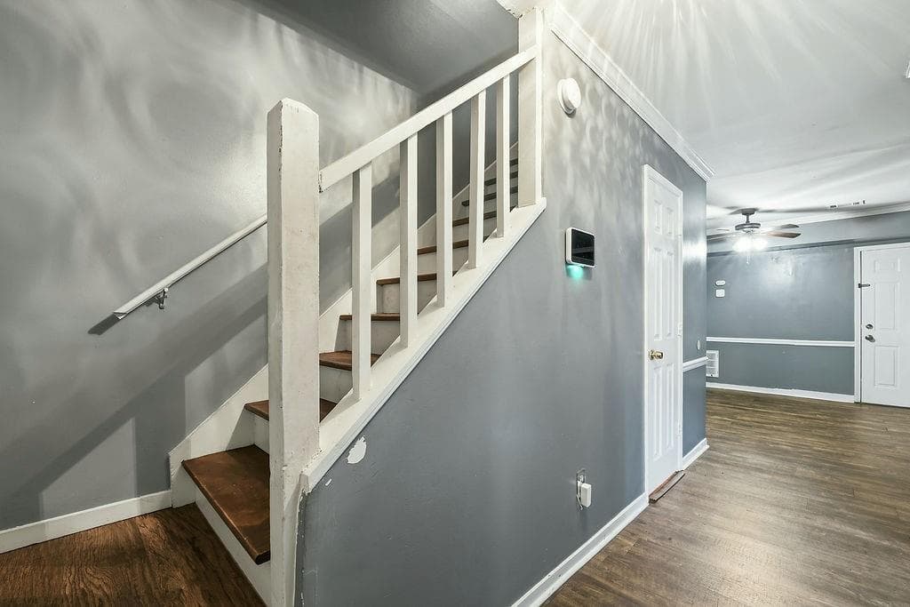 2 bedroom, 3 bathroom, 1,120 sq ft townhouse for sale at 8583 Jamestown Way, Jonesboro, GA 30238 — photo 4