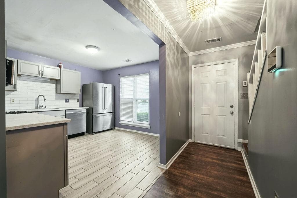 2 bedroom, 3 bathroom, 1,120 sq ft townhouse for sale at 8583 Jamestown Way, Jonesboro, GA 30238 — photo 5