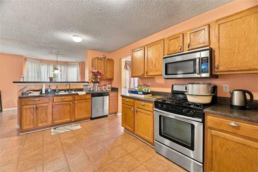 4 bedroom, 3 bathroom, 2,642 sq ft single family residence for sale at 1935 Watercrest Drive, Jonesboro, GA 30236 — photo 10