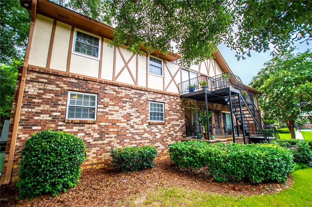 2 bedroom, 2 bathroom, 936 sq ft condominium for sale at 1181 Church Street E, Decatur, GA 30030 — photo 2