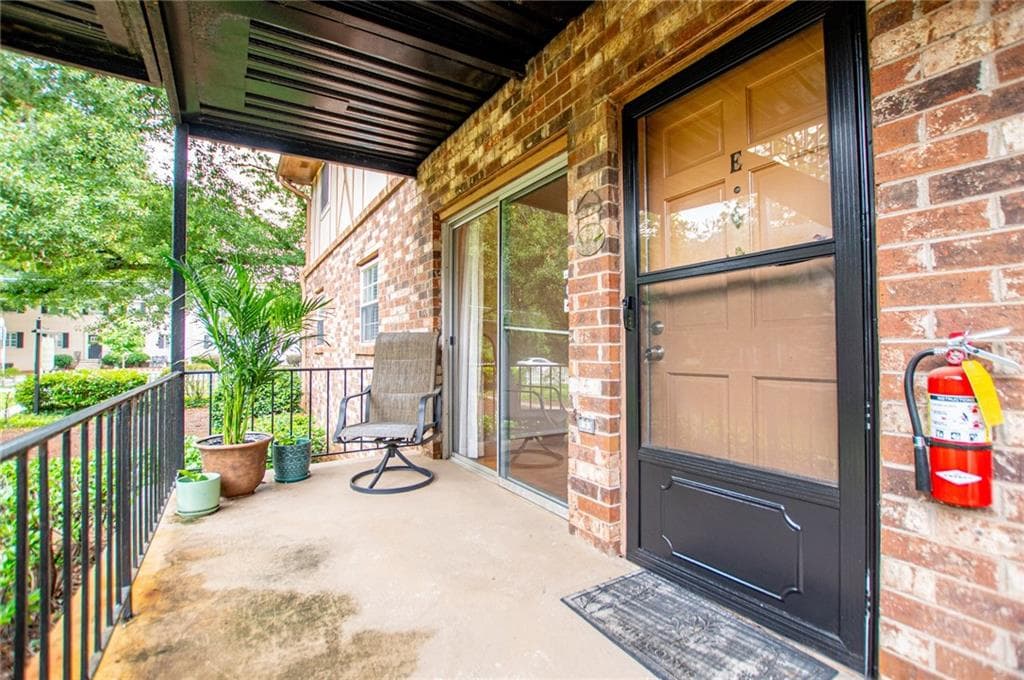 2 bedroom, 2 bathroom, 936 sq ft condominium for sale at 1181 Church Street E, Decatur, GA 30030 — photo 7