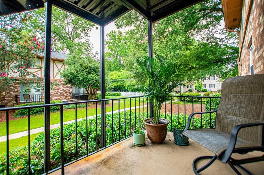 2 bedroom, 2 bathroom, 936 sq ft condominium for sale at 1181 Church Street E, Decatur, GA 30030 — photo 6