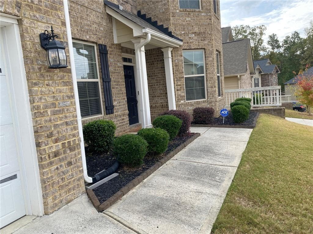 6 bedroom, 4 bathroom, 4,296 sq ft single family residence for sale at 4806 RALIN Court, Atlanta, GA 30331 — photo 2