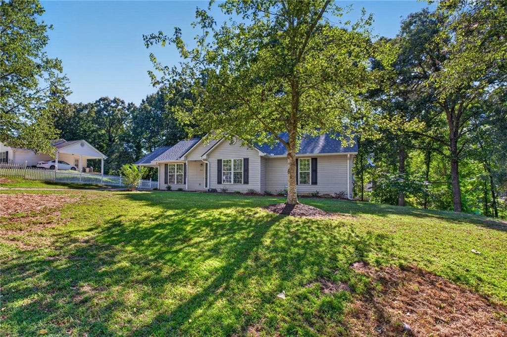 3 bedroom, 2 bathroom, 1,415 sq ft single family residence for sale at 5545 Sallee Drive, Oakwood, GA 30566 — photo 2