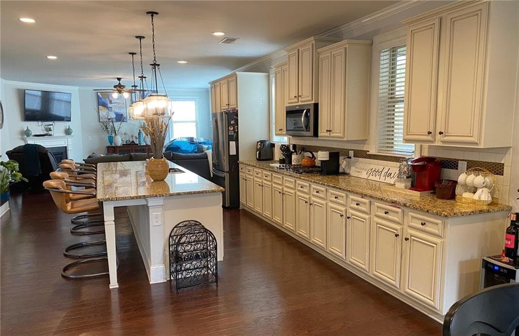 6 bedroom, 4 bathroom, 4,296 sq ft single family residence for sale at 4806 RALIN Court, Atlanta, GA 30331 — photo 3