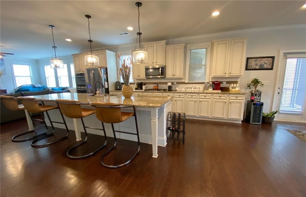 6 bedroom, 4 bathroom, 4,296 sq ft single family residence for sale at 4806 RALIN Court, Atlanta, GA 30331 — photo 4