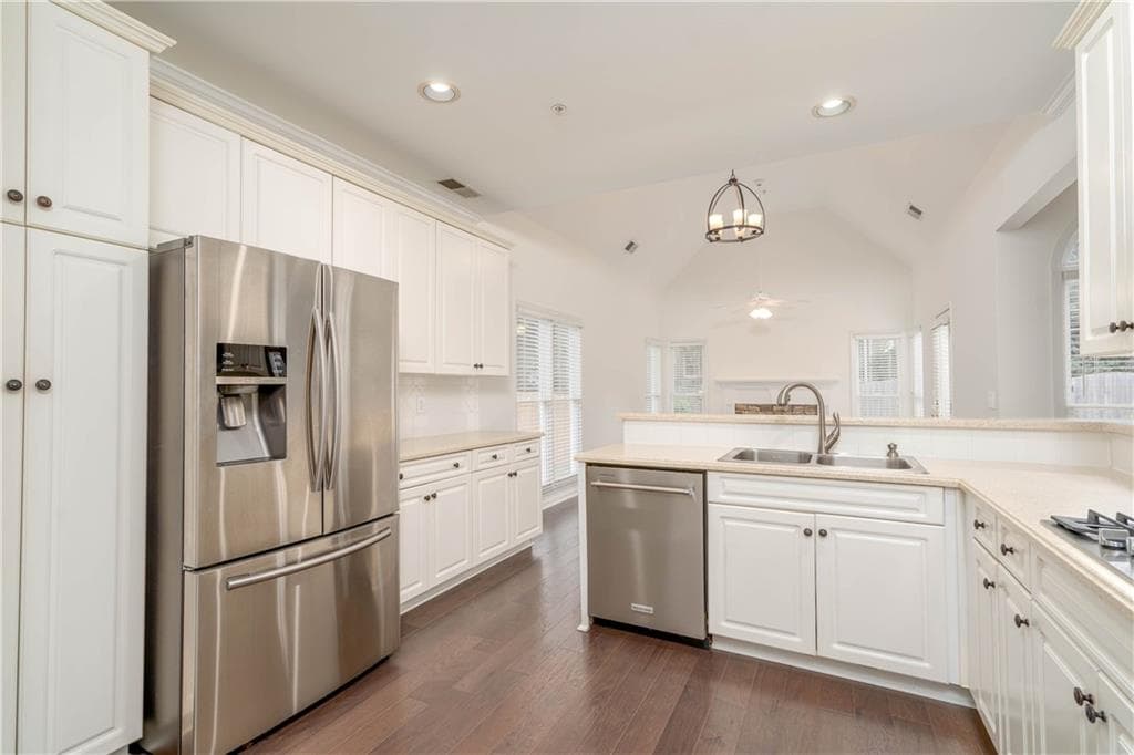 4 bedroom, 4 bathroom, 2,883 sq ft single family residence for sale at 1233 Parkview Lane, Kennesaw, GA 30152 — photo 4