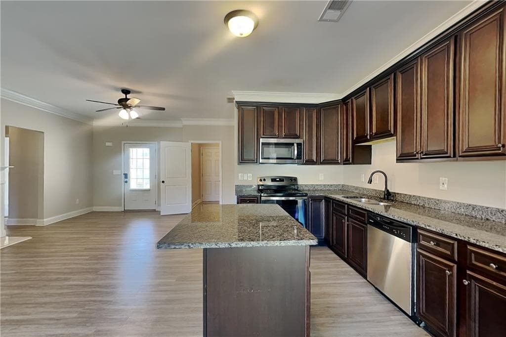 3 bedroom, 2 bathroom, 1,410 sq ft single family residence for rent at 218 Cranbrooke Drive, Dallas, GA 30157 for $1,895 a month — photo 5