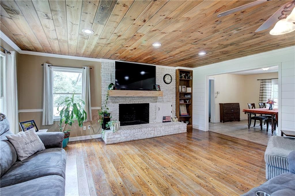 5 bedroom, 2 bathroom, 2,557 sq ft single family residence for sale at 1328 Abrams Road, Silver Creek, GA 30173 — photo 3