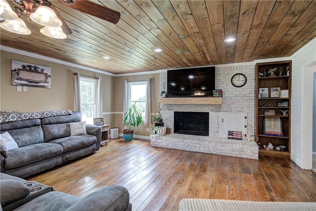 5 bedroom, 2 bathroom, 2,557 sq ft single family residence for sale at 1328 Abrams Road, Silver Creek, GA 30173 — photo 6