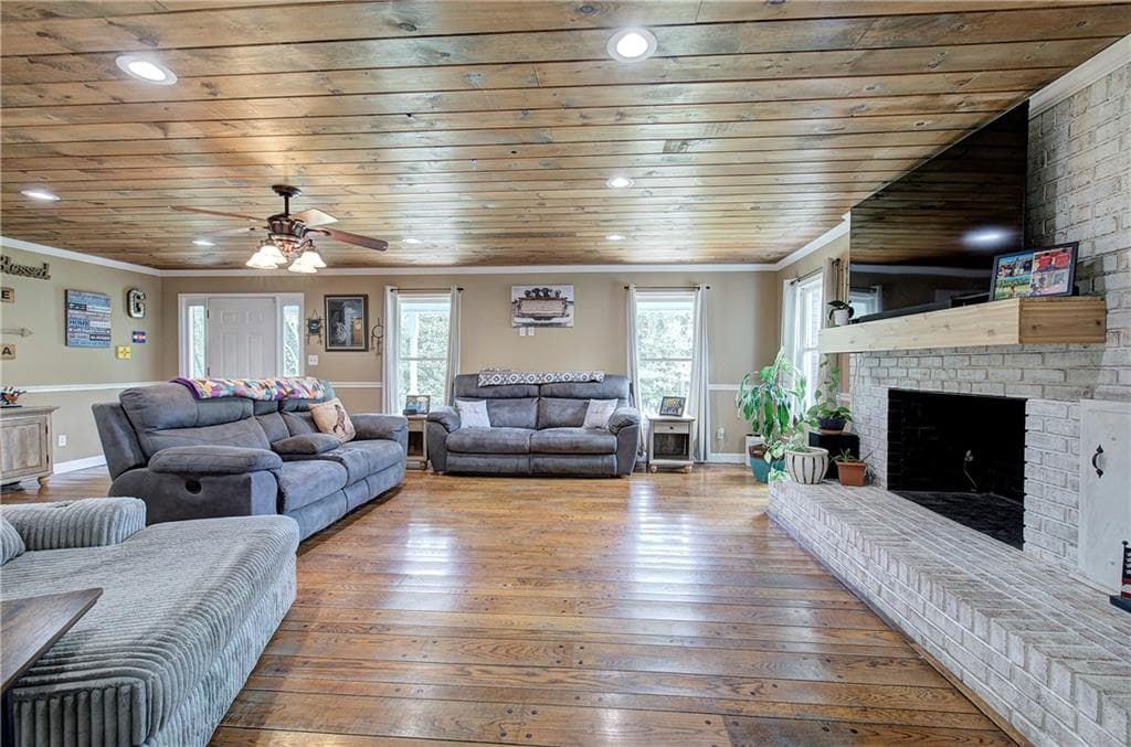 5 bedroom, 2 bathroom, 2,557 sq ft single family residence for sale at 1328 Abrams Road, Silver Creek, GA 30173 — photo 2