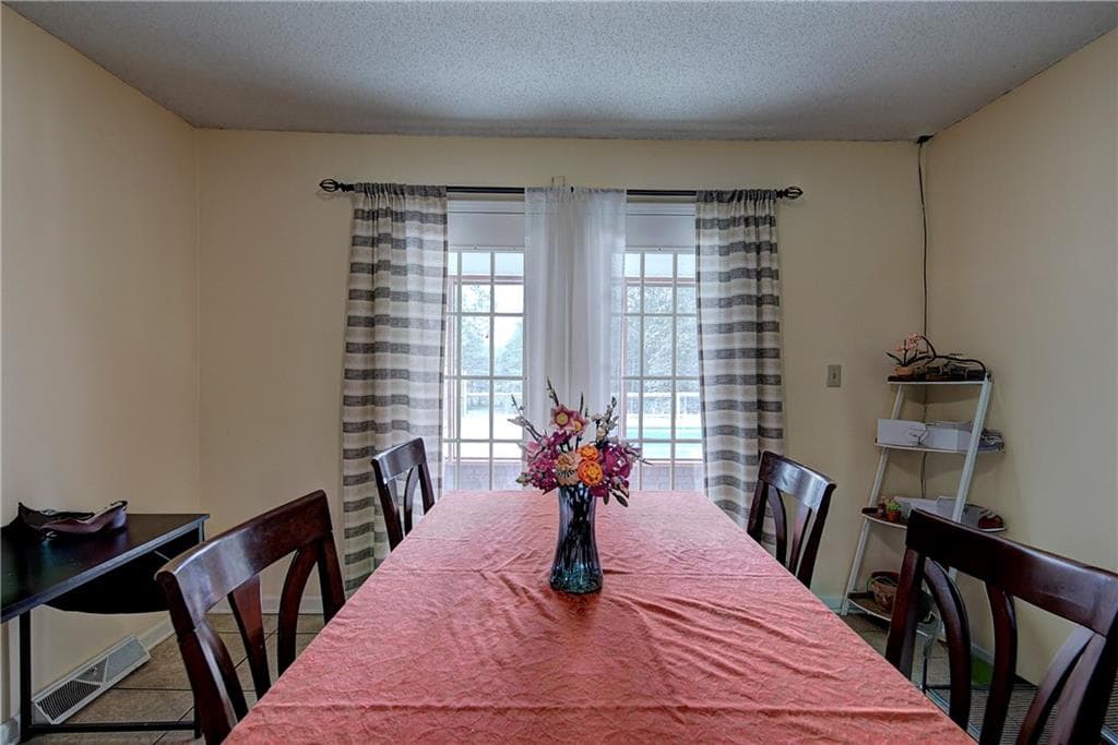 5 bedroom, 2 bathroom, 2,557 sq ft single family residence for sale at 1328 Abrams Road, Silver Creek, GA 30173 — photo 10