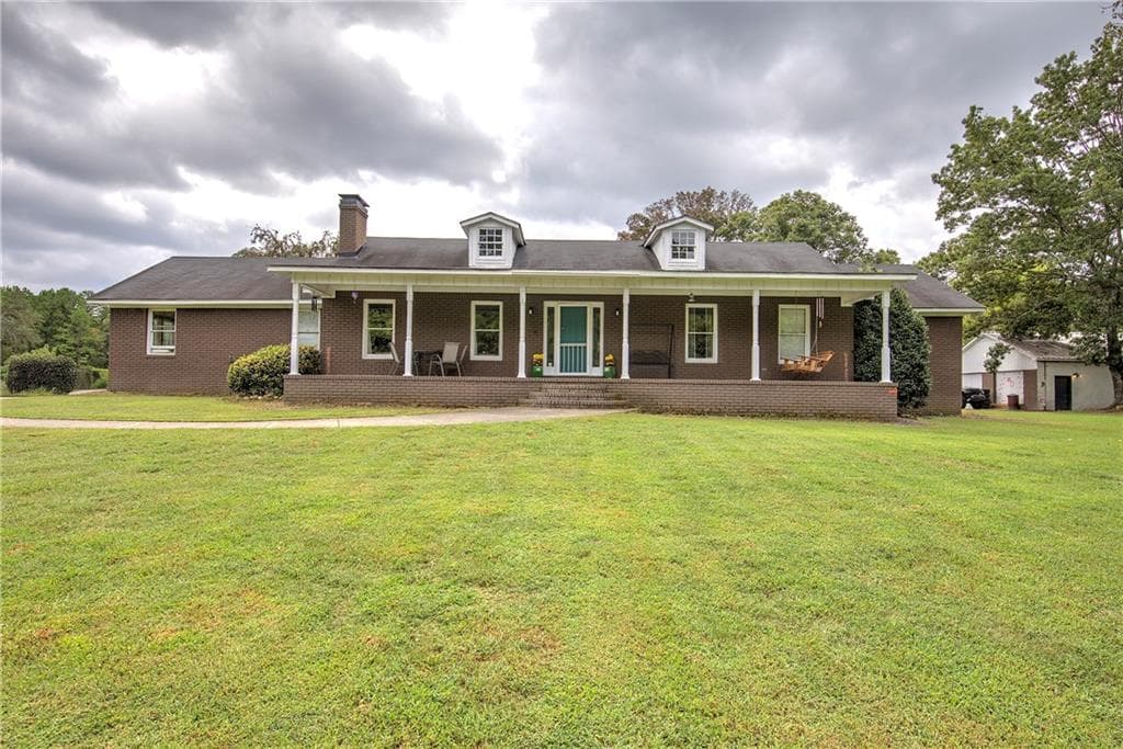 5 bedroom, 2 bathroom, 2,557 sq ft single family residence for sale at 1328 Abrams Road, Silver Creek, GA 30173