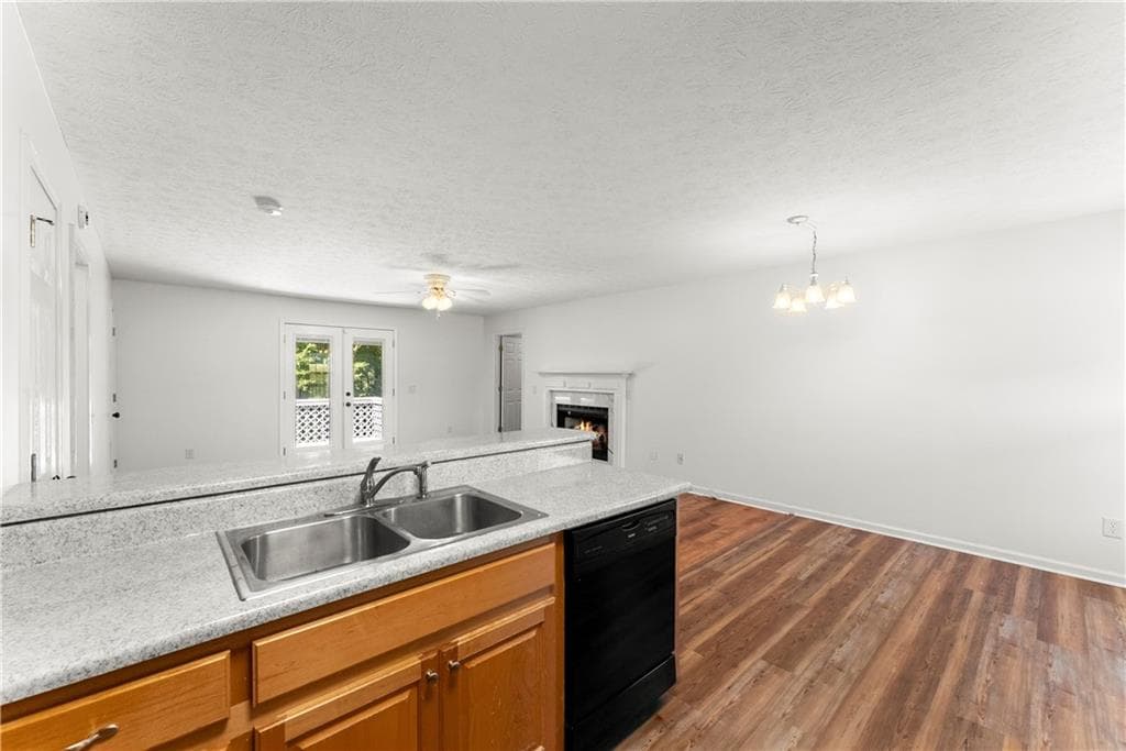 3 bedroom, 2 bathroom, 1,316 sq ft single family residence for sale at 313 Hawthorne Drive, Cleveland, GA 30528 — photo 5