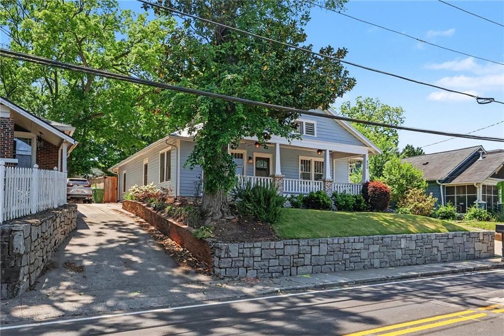 3 bedroom, 2 bathroom, 1,692 sq ft single family residence for sale at 800 Bellemeade Avenue, Atlanta, GA 30318 — photo 2