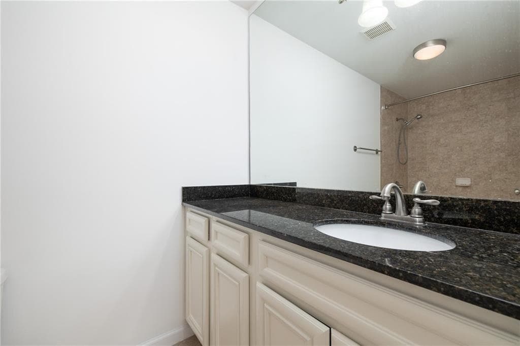 2 bedroom, 3 bathroom, 1,290 sq ft townhouse for sale at 1468 Briarwood Road 2003, Atlanta, GA 30319 — photo 10