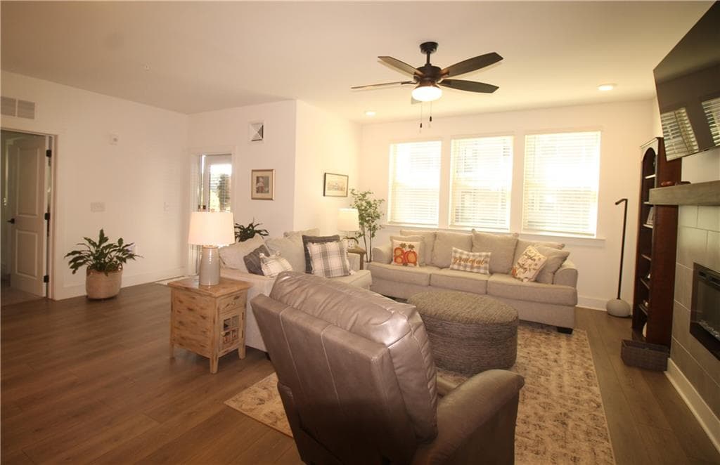 2 bedroom, 2 bathroom, 1,896 sq ft condominium for sale at 3211 Orwell Way 4203, Cumming, GA 30041 — photo 8