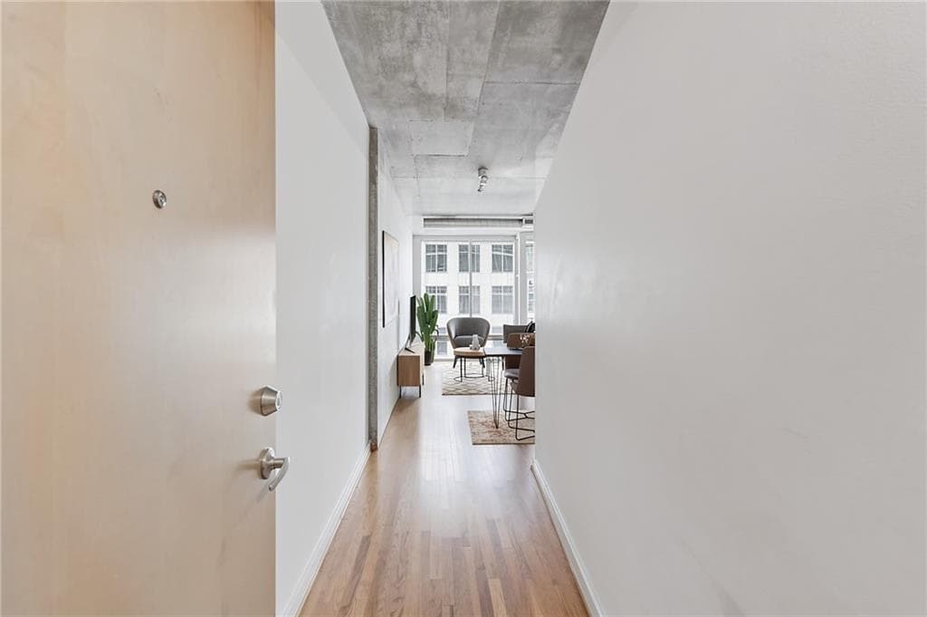 1 bedroom, 1 bathroom, 696 sq ft condominium for sale at 943 Peachtree Street 707, Atlanta, GA 30309 — photo 2