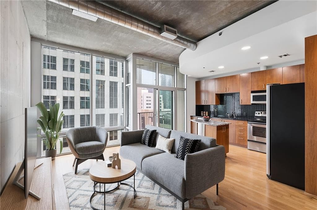 1 bedroom, 1 bathroom, 696 sq ft condominium for sale at 943 Peachtree Street 707, Atlanta, GA 30309 — photo 3