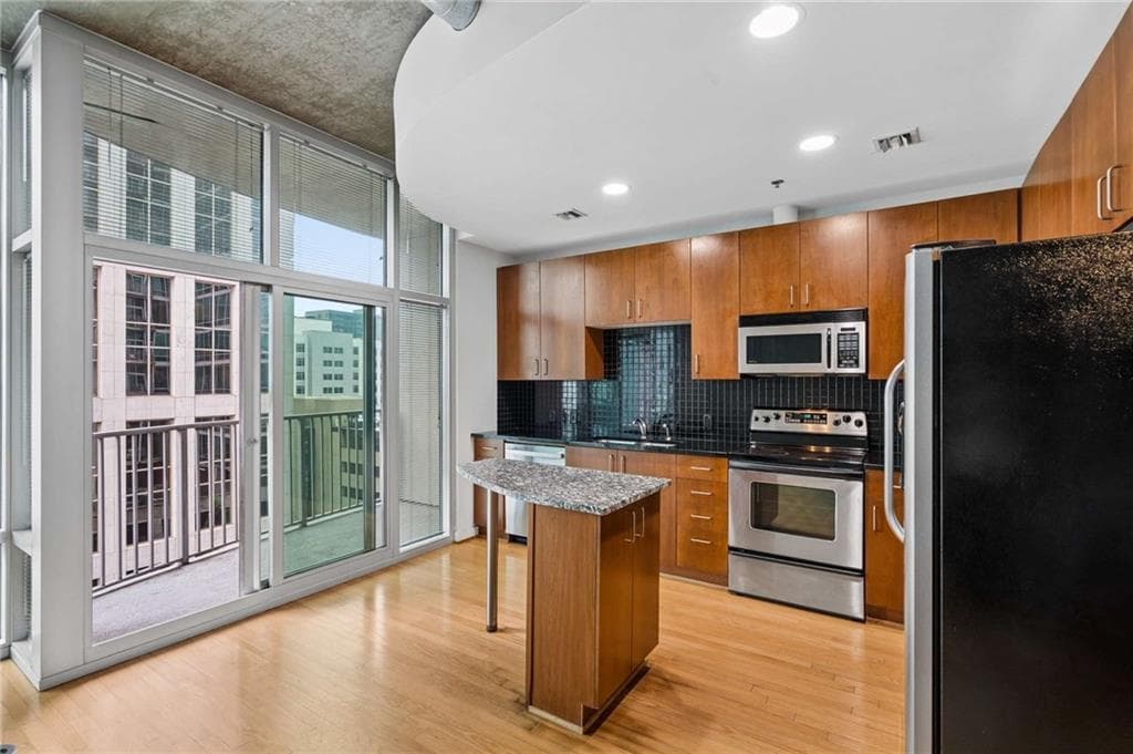 1 bedroom, 1 bathroom, 696 sq ft condominium for sale at 943 Peachtree Street 707, Atlanta, GA 30309 — photo 5