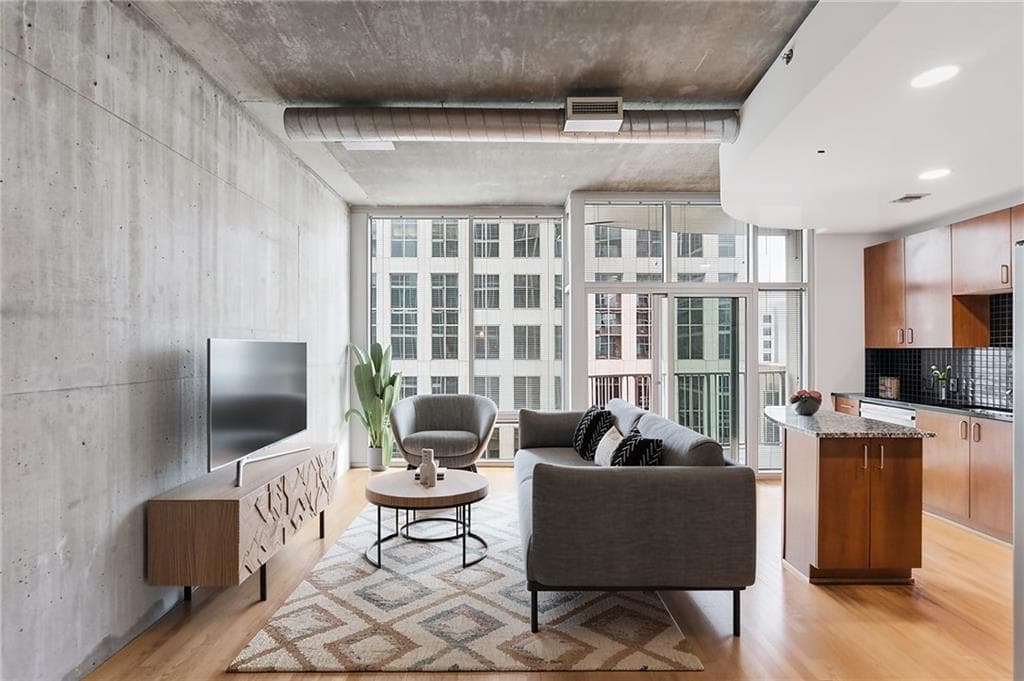1 bedroom, 1 bathroom, 696 sq ft condominium for sale at 943 Peachtree Street 707, Atlanta, GA 30309 — photo 6