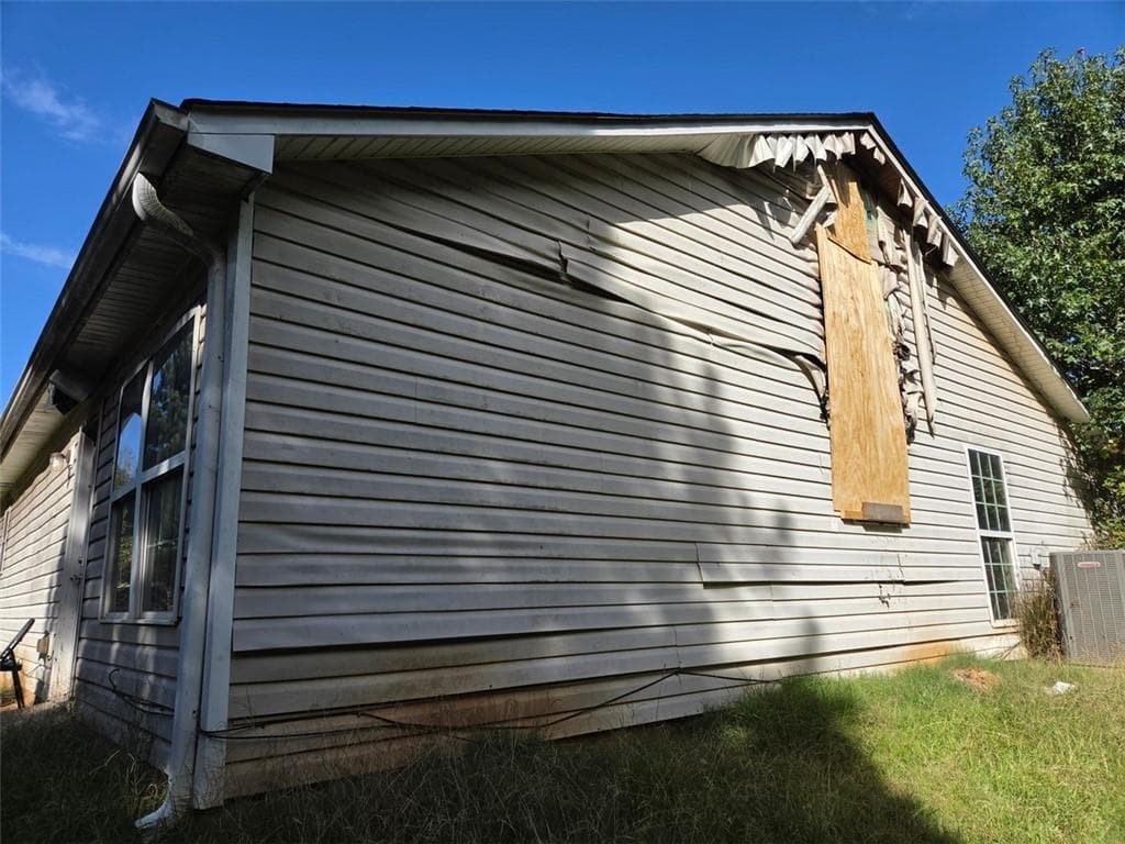 3 bedroom, 2 bathroom, 1,400 sq ft single family residence for sale at 25 Raven Court, Covington, GA 30014 — photo 4