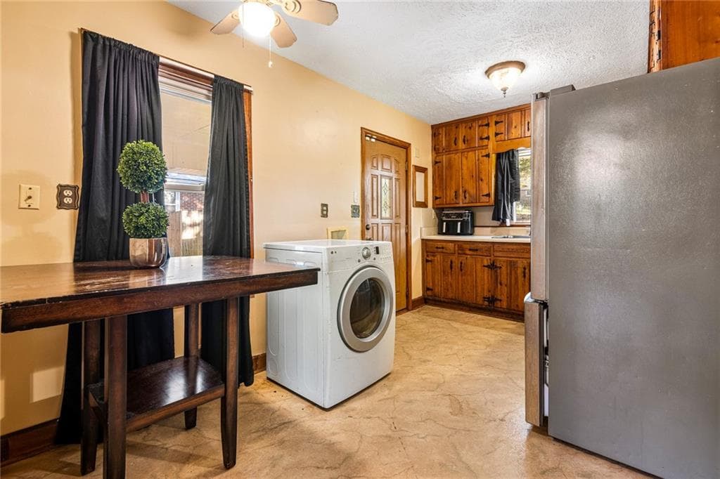 3 bedroom, 2 bathroom, 1,190 sq ft single family residence for sale at 1795 Vicki Lane, Atlanta, GA 30316 — photo 3