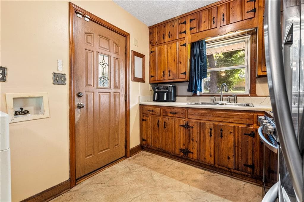 3 bedroom, 2 bathroom, 1,190 sq ft single family residence for sale at 1795 Vicki Lane, Atlanta, GA 30316 — photo 6