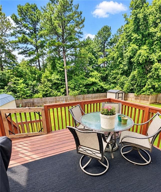 5 bedroom, 3 bathroom, 2,160 sq ft single family residence for sale at 443 Windsong ln Lane, Social Circle, GA 30025 — photo 3