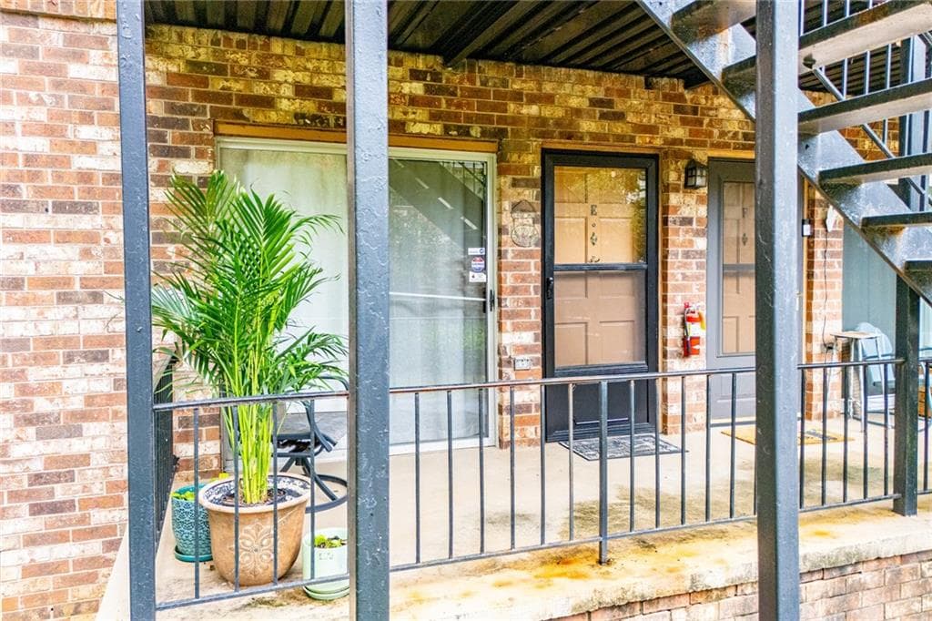 2 bedroom, 2 bathroom, 936 sq ft condominium for sale at 1181 Church Street E, Decatur, GA 30030 — photo 4