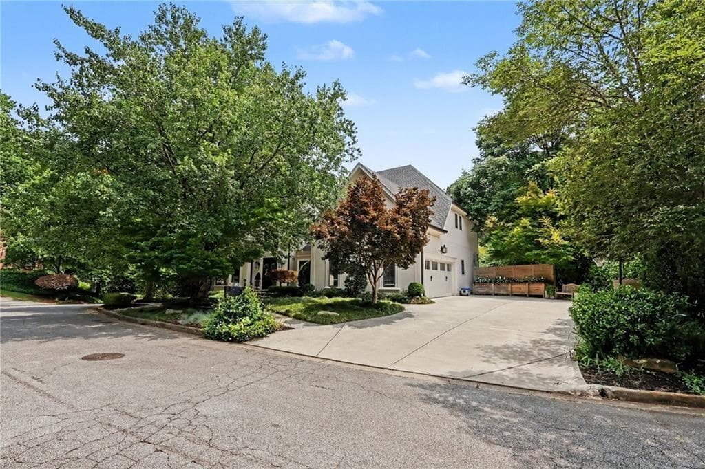 6 bedroom, 6 bathroom, 6,544 sq ft single family residence for sale at 2375 Massey Lane, Decatur, GA 30033 — photo 3