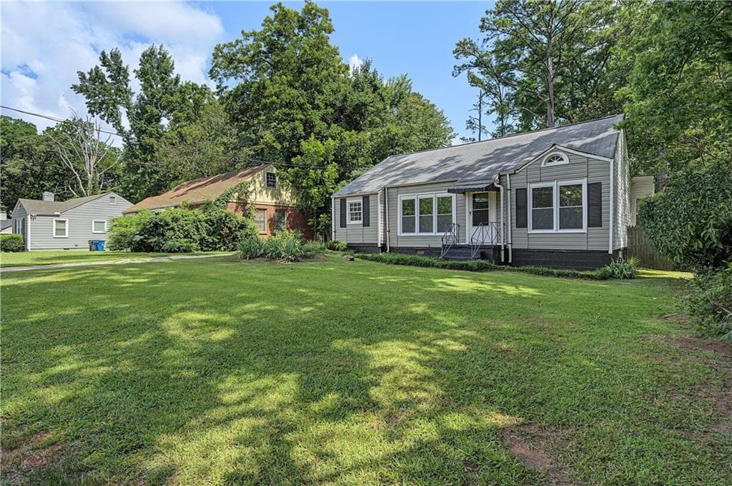 3 bedroom, 1 bathroom, 1,045 sq ft single family residence for sale at 2327 Ben Hill Road, East Point, GA 30344 — photo 3