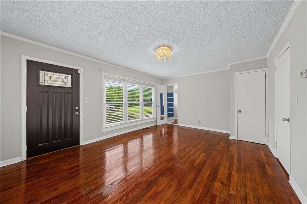 3 bedroom, 1 bathroom, 1,045 sq ft single family residence for sale at 2327 Ben Hill Road, East Point, GA 30344 — photo 4