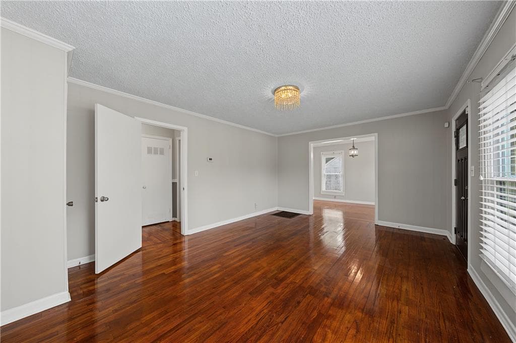 3 bedroom, 1 bathroom, 1,045 sq ft single family residence for sale at 2327 Ben Hill Road, East Point, GA 30344 — photo 5