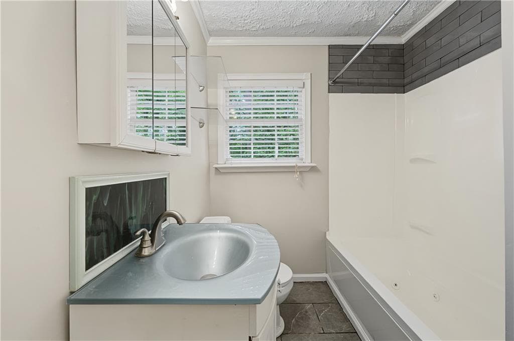 3 bedroom, 1 bathroom, 1,045 sq ft single family residence for sale at 2327 Ben Hill Road, East Point, GA 30344 — photo 9
