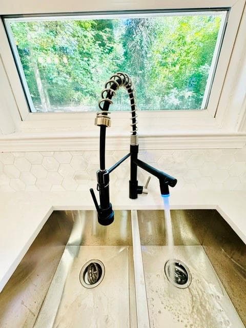 4 bedroom, 3 bathroom, 2,062 sq ft single family residence for sale at 2286 Glendale Drive, Decatur, GA 30032 — photo 7
