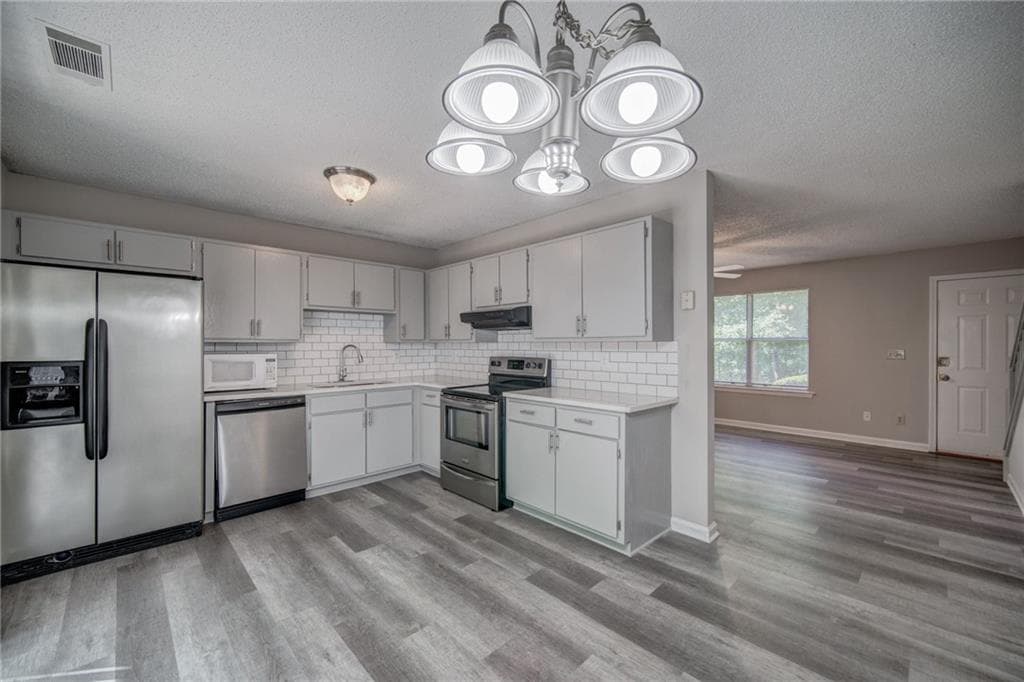 2 bedroom, 2 bathroom, 988 sq ft townhouse for rent at 4084 Hidden Hollow Drive B, Gainesville, GA 30506 for $1,390 a month — photo 4