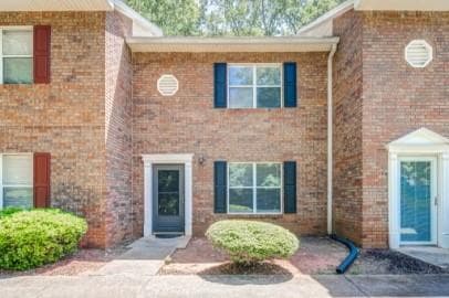 2 bedroom, 2 bathroom, 988 sq ft townhouse for rent at 4084 Hidden Hollow Drive B, Gainesville, GA 30506 for $1,340 a month