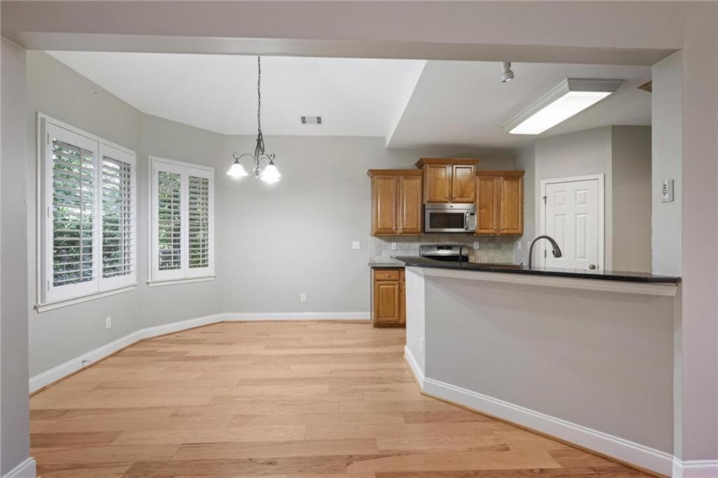 3 bedroom, 2 bathroom, 2,120 sq ft single family residence for sale at 105 Peregrine Way, Kennesaw, GA 30144 — photo 9