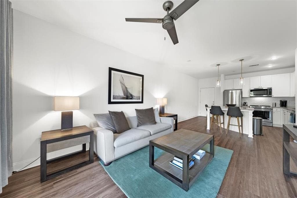 1 bedroom, 1 bathroom, 732 sq ft condominium for sale at 840 United Avenue 410, Atlanta, GA 30312 — photo 2